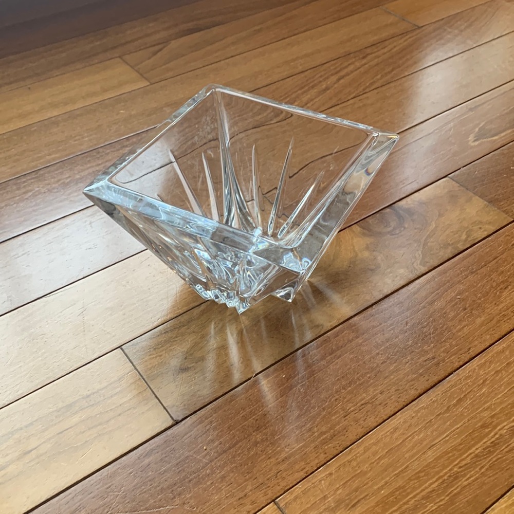 Glass square bowl